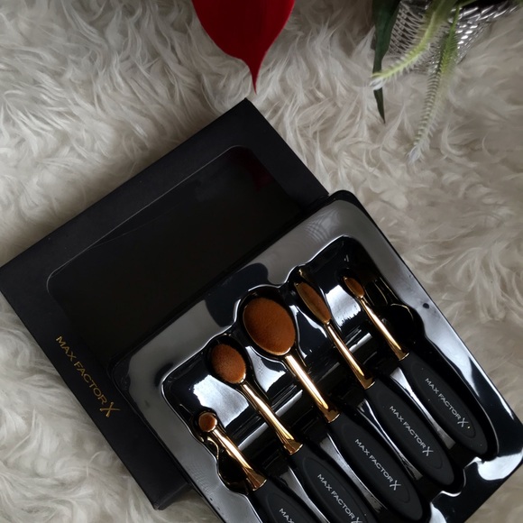 New Max Factor Makeup Brush set on amazing offer!✨ - Picture 11 of 15